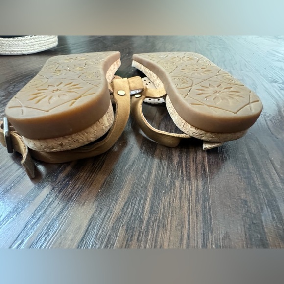 Ugg Ayden II Women Tan Leather Sandals .. Good Condition - Picture 7 of 8